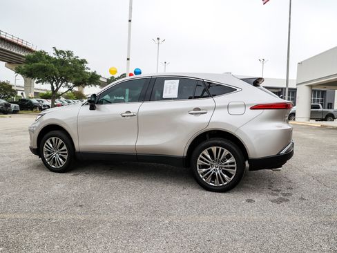 Used 2024 Toyota Venza Limited AWD/4WD image 10