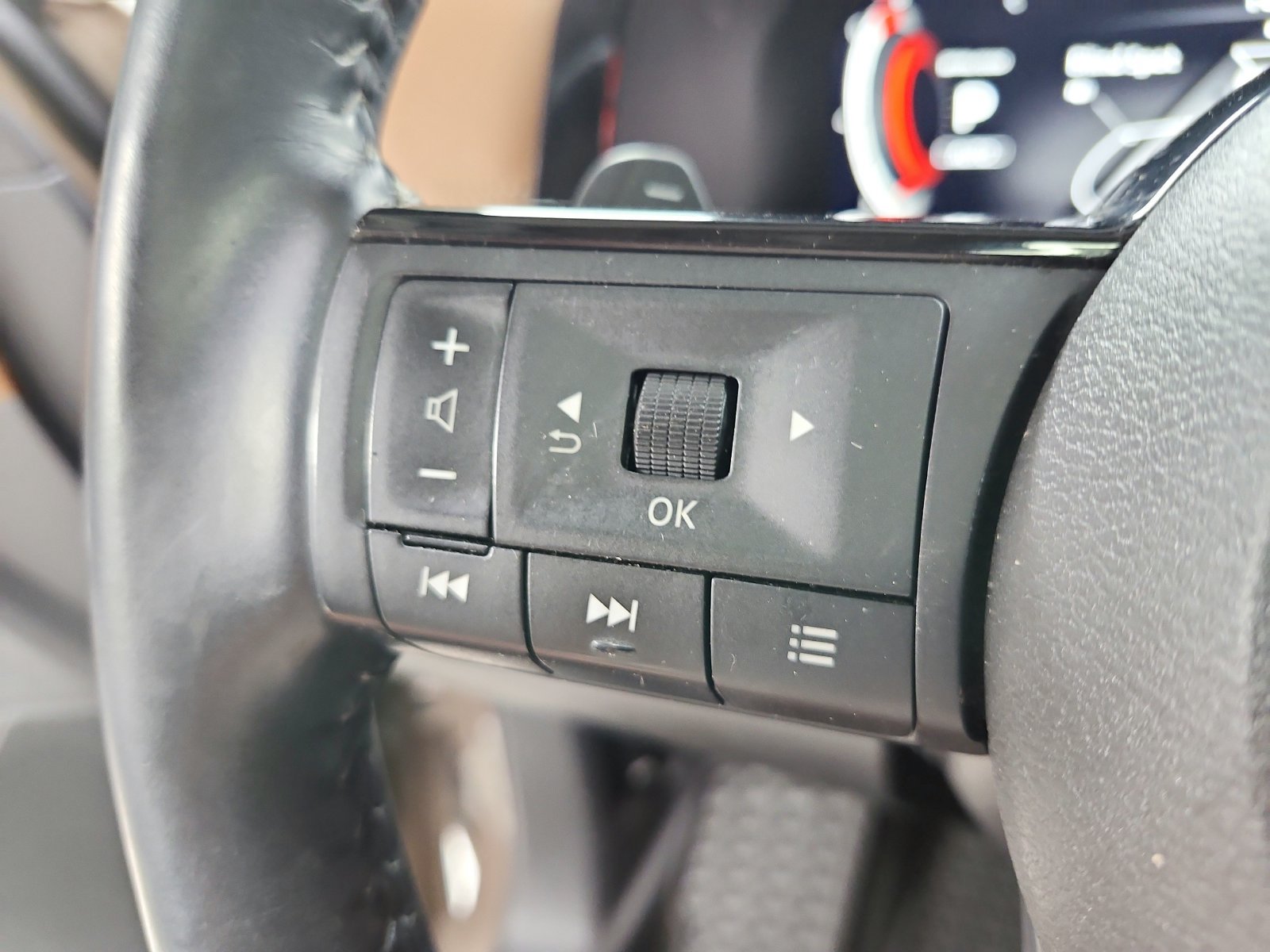 Used 2023 Nissan Pathfinder Platinum w/ Cargo Package AWD/4WD image 23