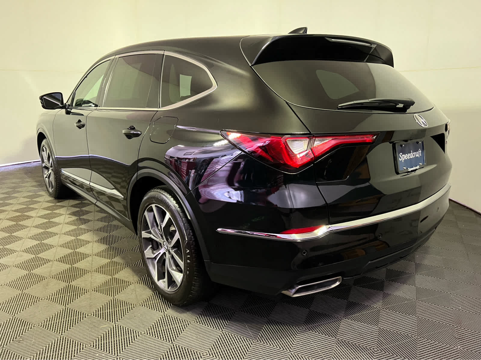 Certified 2024 Acura MDX w/ Technology Package AWD/4WD image 5