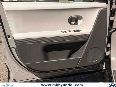 Certified 2025 Hyundai Ioniq 5 SE RWD image 19