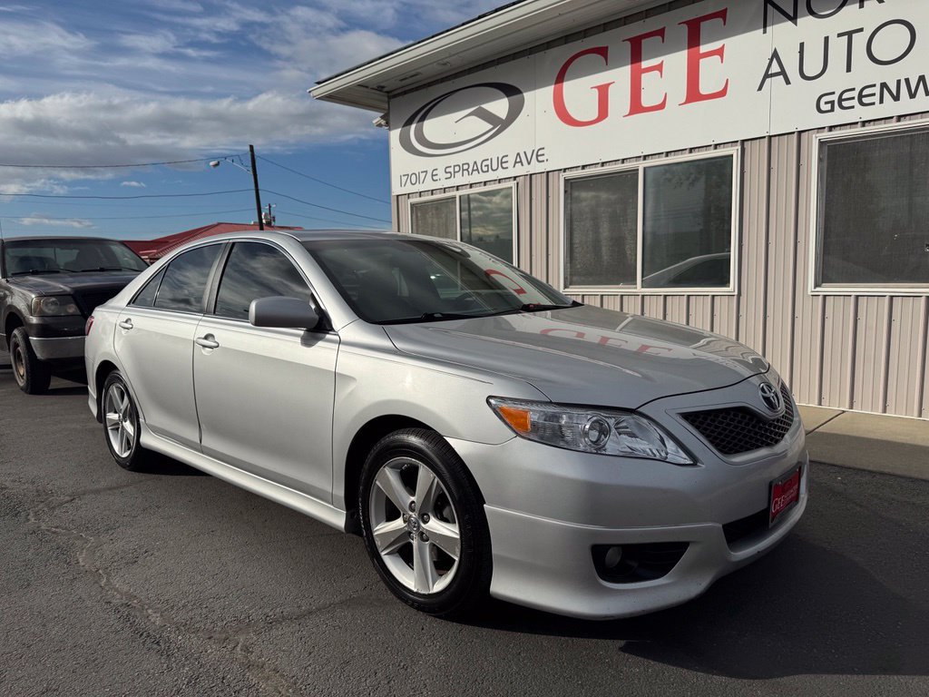 Used 2010 Toyota Camry SE FWD image 9