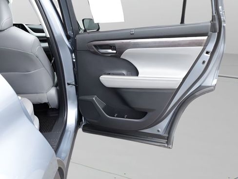 Certified 2020 Toyota Highlander Limited image 18