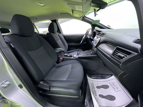 Used 2025 Nissan Leaf S image 28