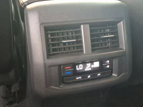 Used 2023 Volkswagen Atlas SE AWD/4WD image 15