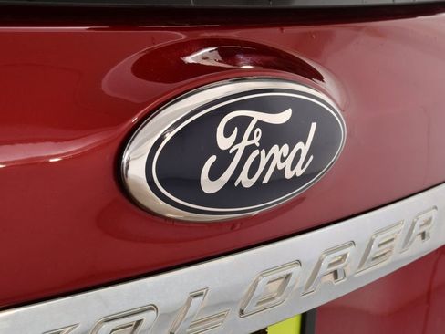 Used 2015 Ford Explorer XLT w/ Equipment Group 202B image 22