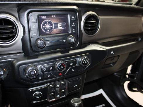 Used 2020 Jeep Gladiator Sport w/ Quick Order Package 24S AWD/4WD image 17