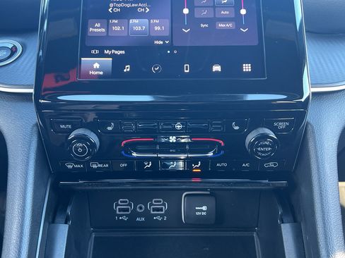 Used 2023 Jeep Grand Cherokee L Laredo image 22