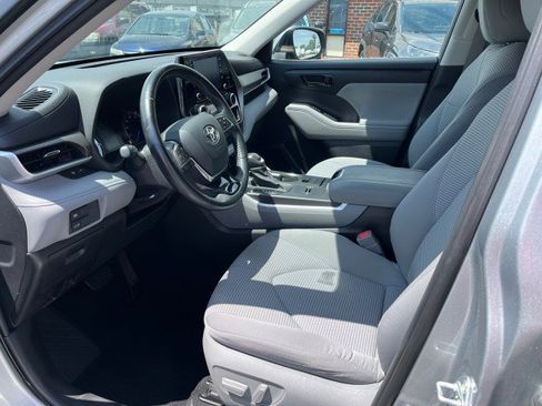 Used 2020 Toyota Highlander LE AWD/4WD image 13