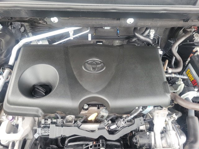 Used 2021 Toyota RAV4 LE FWD image 10