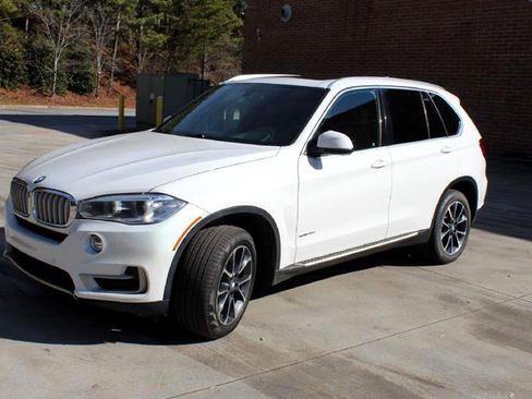 Used 2017 BMW X5 xDrive35i w/ Premium Package image 2