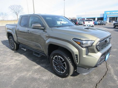 Used 2024 Toyota Tacoma TRD Sport image 7
