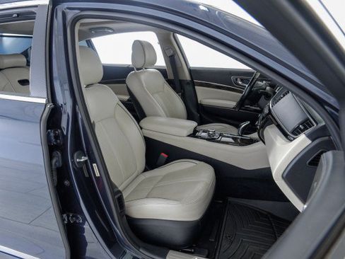 Used 2015 Kia K900 Luxury RWD image 42