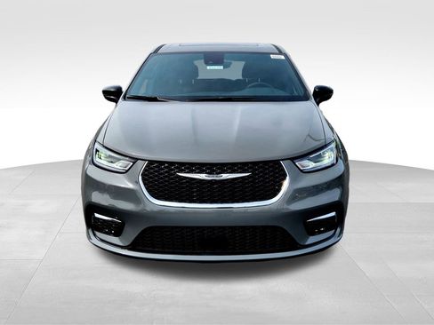 New 2025 Chrysler Pacifica Select image 2