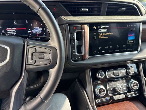 Used 2024 GMC Yukon Denali Ultimate AWD/4WD image 4