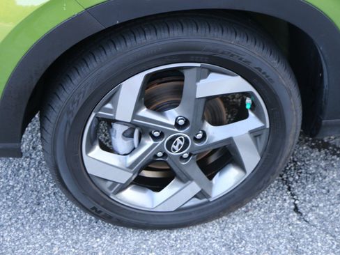 Used 2024 Hyundai Venue SEL FWD image 14