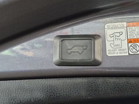 Certified 2018 Toyota RAV4 XLE AWD/4WD image 25