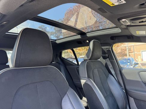 Used 2021 Volvo XC40 T5 R-Design w/ Advanced Package image 32