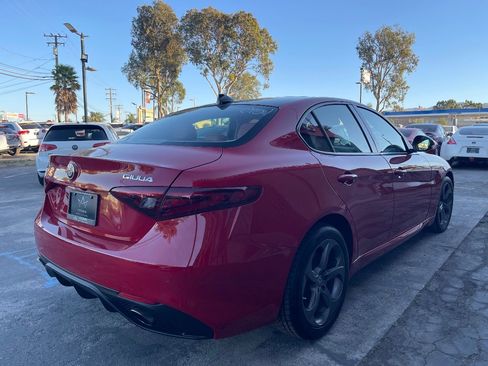 Used 2017 Alfa Romeo Giulia w/ Sport Appearance Package image 5