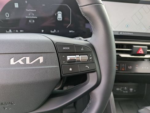 Certified 2026 Kia Sportage SX FWD image 33