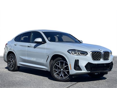 Used 2025 BMW X4 xDrive30i image 2