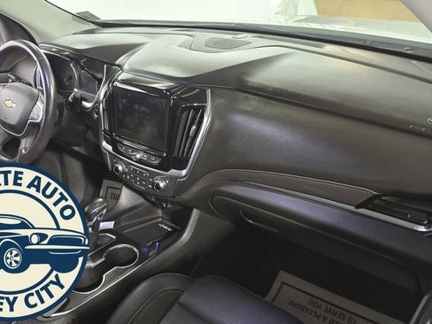 Used 2021 Chevrolet Traverse Premier image 38