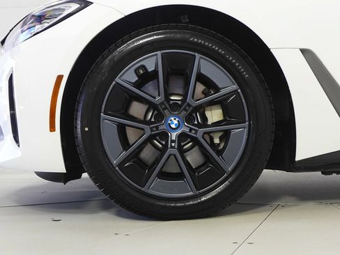 Used 2023 BMW i4 eDrive40 RWD image 5