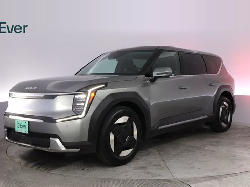 Used 2024 Kia EV9 Light Long Range RWD image 2