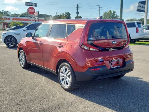Certified 2021 Kia Soul LX FWD image 4