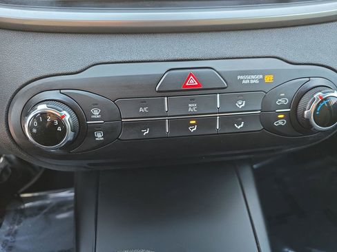 Used 2020 Kia Sorento LX FWD image 21