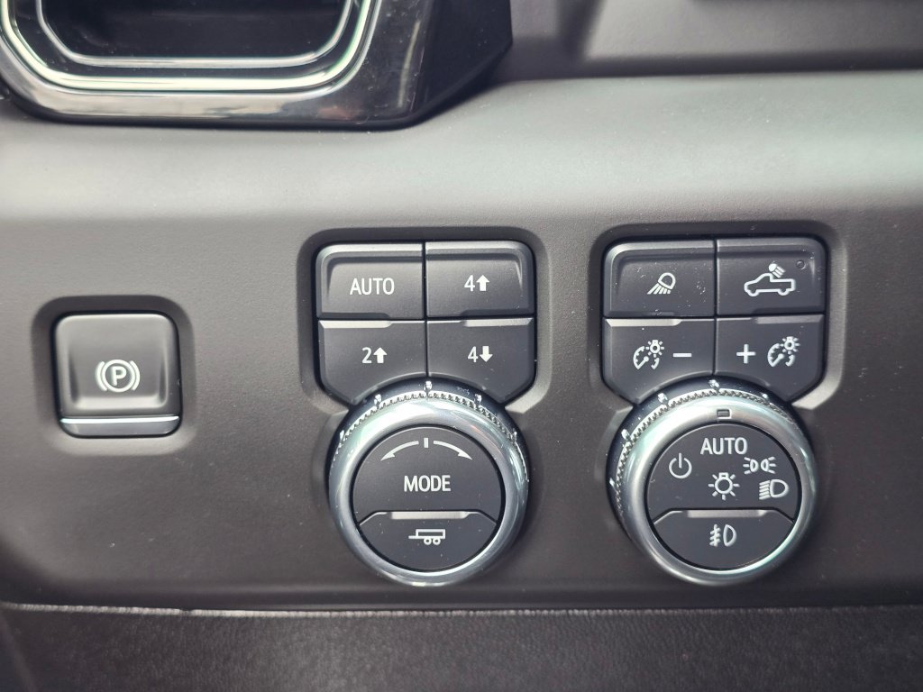 Used 2025 GMC Sierra 3500 AT4 w/ AT4 Premium Plus Package AWD/4WD image 37