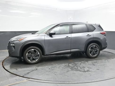 Used 2024 Nissan Rogue SV AWD/4WD image 3