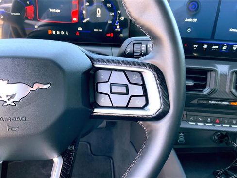 Used 2025 Ford Mustang Coupe RWD image 18