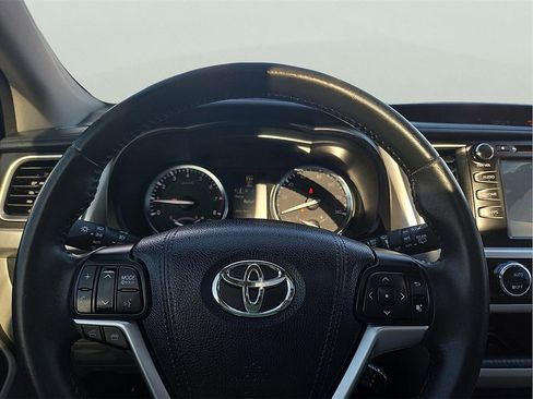 Used 2016 Toyota Highlander XLE image 19