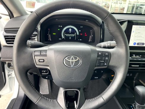 Used 2025 Toyota Camry LE image 13