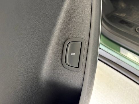 New 2027 Chevrolet Traverse RS w/ LPO, Floor Liner Package FWD image 34