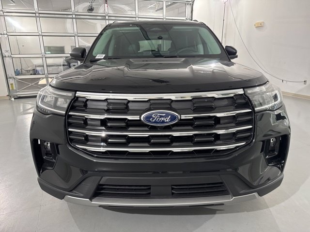 Used 2026 Ford Explorer Active w/ Active Comfort Package AWD/4WD image 2