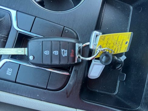 Used 2019 Kia Sedona L image 31