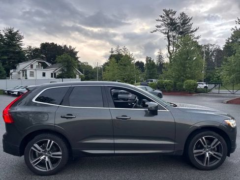 Used 2019 Volvo XC60 T5 Momentum w/ Multimedia Package AWD/4WD image 9