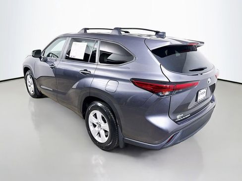 Certified 2023 Toyota Highlander FWD image 5