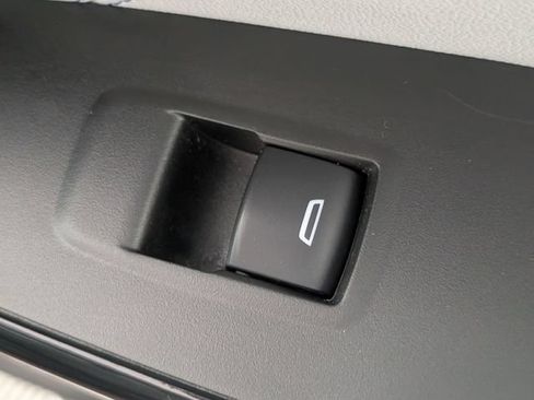 Used 2025 Chevrolet Trax LT w/ LT Convenience Package FWD image 31