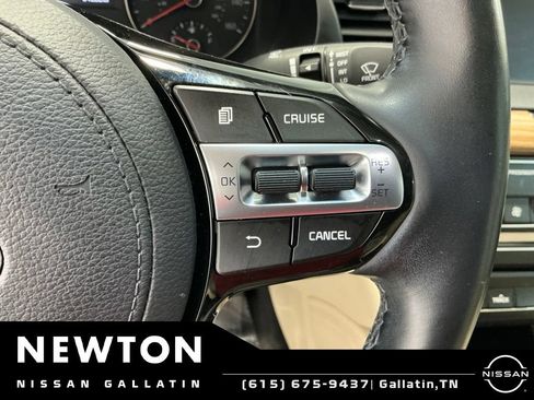 Used 2018 Kia Cadenza Premium w/ Luxury Package FWD image 31