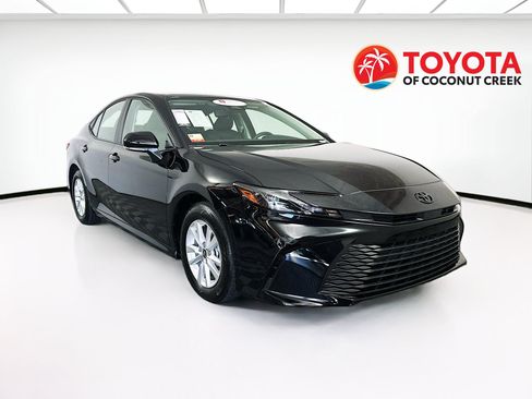 Used 2025 Toyota Camry LE image 1