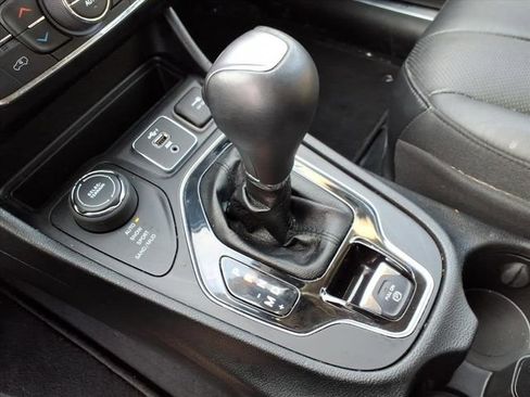 Used 2020 Jeep Cherokee Limited image 21