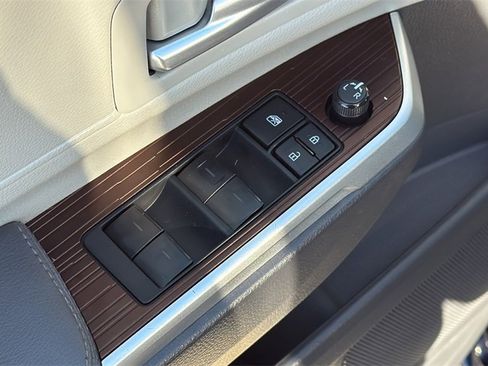 Used 2023 Toyota Sienna XLE image 12