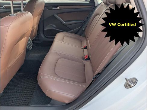 Certified 2022 Volkswagen Passat 2.0T image 8