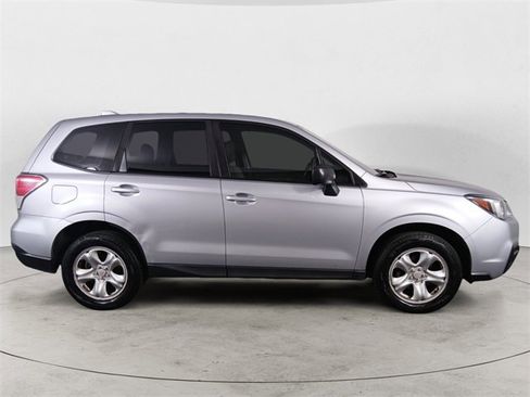 Used 2017 Subaru Forester 2.5i image 6