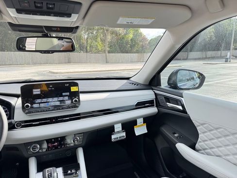 New 2025 Mitsubishi Outlander SEL image 25