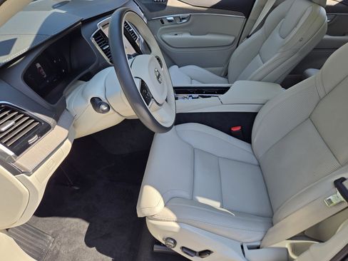 Certified 2025 Volvo XC90 B5 Ultra w/ Protection Package Premier image 21