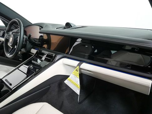 New 2026 Porsche Panamera 4 E-Hybrid image 26