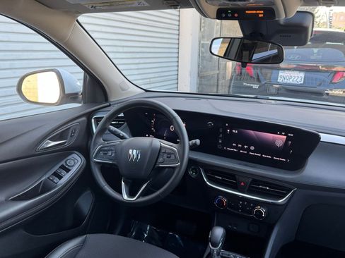 Used 2025 Buick Encore GX Preferred image 32